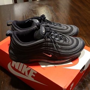 Mens Nike tennis shoes.